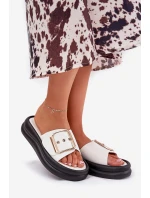 Dámské sandály na masivní platformě s ozdobnou přezkou bílé Zelori Dámské sandály na masivní platformě s ozdobnou přezkou bílé Zelori