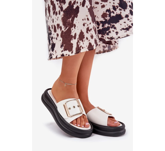 Dámské sandály na masivní platformě s ozdobnou přezkou bílé Zelori Dámské sandály na masivní platformě s ozdobnou přezkou bílé Zelori