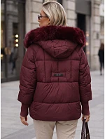 Pikowana kurtka damska zimowa z futerkiem bordowa model 22371728 - FashionStreet Pikowana kurtka damska zimowa z futerkiem bordowa model 22371728 - FashionStreet