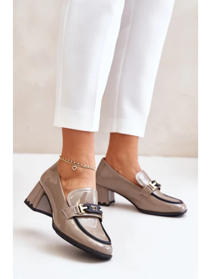 Lakované Dámské Polobotky Na Podpatku S Dekorací Béžové model 21673919 - Artiker