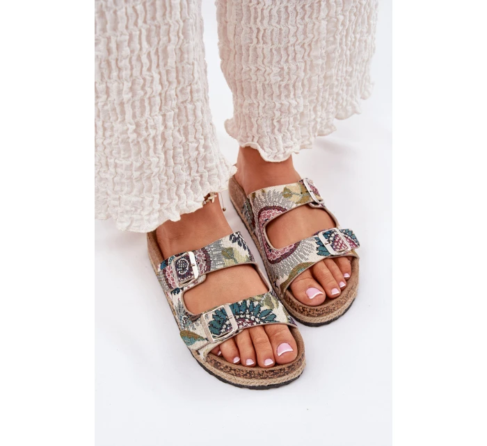 Vzorované dámské pantofle na korkové platformě s přezkami model 21693941 Multikolor - Lee Cooper Vzorované dámské pantofle na korkové platformě s přezkami model 21693941 Multikolor - Lee Cooper