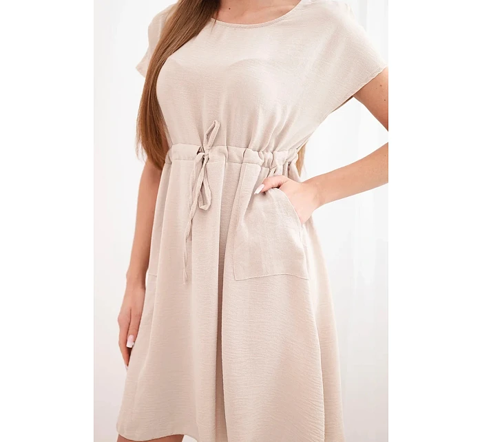 Dámské šaty s krátkým rukávem a páskem v pase béžová Dámské šaty s krátkým rukávem a páskem v pase béžová