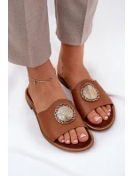 model 21686332 Kožené Pantofle Na Plochém Podpatku S Dekorací Camel - Zazoo model 21686332 Kožené Pantofle Na Plochém Podpatku S Dekorací Camel - Zazoo