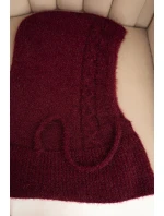 Dámská čepice s kapucí, šněrováním a copánkovým vzorem bordová