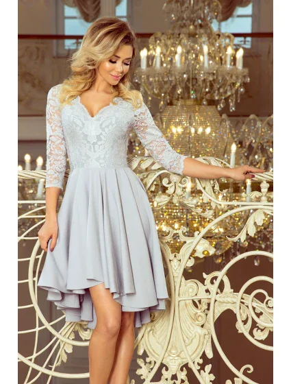 Šedé dámské šaty s krajkovým výstřihem a delším zadním dílem model 7194612 Šedé dámské šaty s krajkovým výstřihem a delším zadním dílem model 7194612