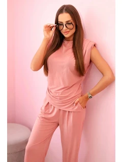 Elegantní dámský komplet s širokými nohavicemi a halenkou s volánky tmavě růžová