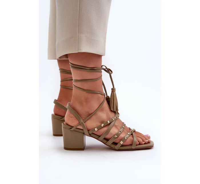 Šněrovací Sandály Na Nízkém Podpatku Ozdobené Zelené model 21661651 - EVENTO Šněrovací Sandály Na Nízkém Podpatku Ozdobené Zelené model 21661651 - EVENTO