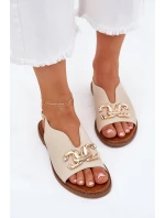 Dámské sandály na plochém podpatku se zlatou ozdobou béžové model 21701665 - EVENTO