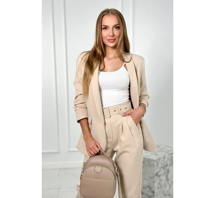 Elegantní souprava saka a kalhot tmavě béžové barvy Elegantní souprava saka a kalhot tmavě béžové barvy
