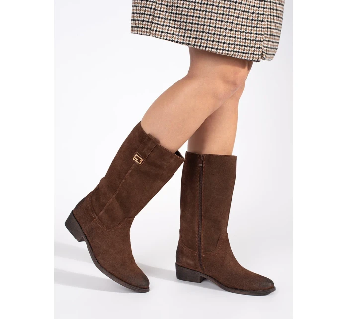 Klasické hnědé dámské kozačky na širokém podpatku Klasické hnědé dámské kozačky na širokém podpatku