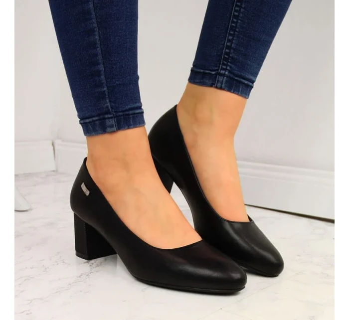 Černé lodičky Sergio Leone W SK314A s ozdobným sloupkem Černé lodičky Sergio Leone W SK314A s ozdobným sloupkem