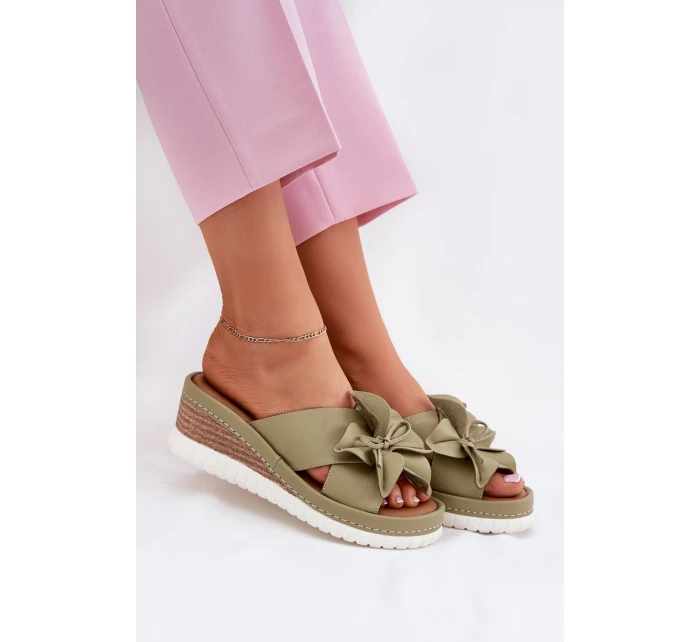 Kožené Dámské Sandály Na Klínu S Dekorativním  Zelené model 21695995 - Artiker