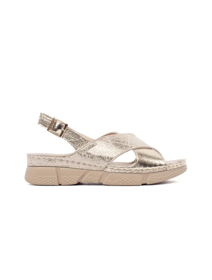 Moderní zlaté dámské  sandály na plochém podpatku