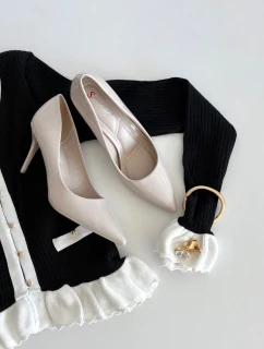 Lakované dámské lodičky z eko kůže s špičatou špičkou Jadira – světle béžové