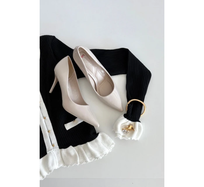 Lakované dámské lodičky z eko kůže s špičatou špičkou Jadira – světle béžové Lakované dámské lodičky z eko kůže s špičatou špičkou Jadira – světle béžové