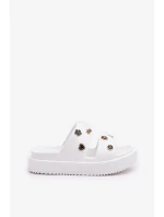 Dámské pěnové pantofle s ozdobnými připínkami – bílé