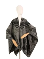 Pončo model 21427317 Paisley Winter - Art of polo