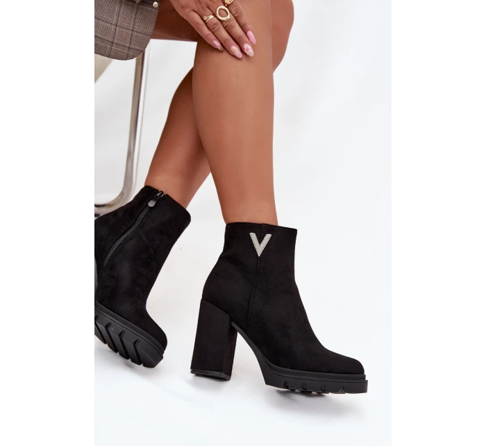 Dámské zimní boty na podpatku s ozdobným detailem černé Briella Dámské zimní boty na podpatku s ozdobným detailem černé Briella