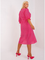Tmavě růžové midi šaty větší velikosti