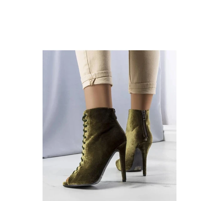 Boty na podpatku model 208024 Solea Boty na podpatku model 208024 Solea