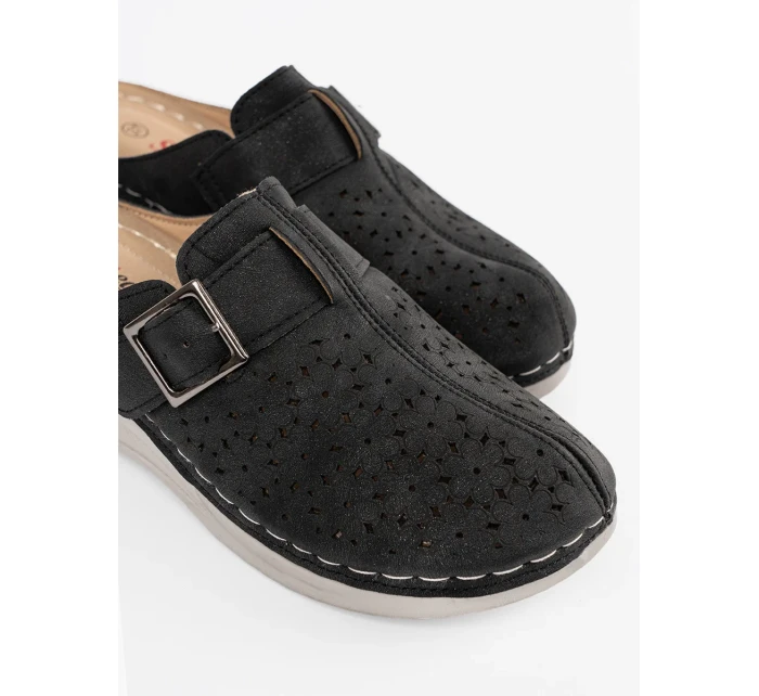 Pohodlné  nazouváky černé dámské na plochém podpatku