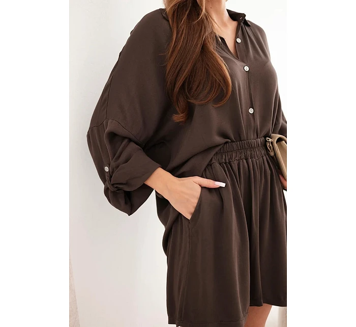 Dámský viskózový komplet košile s knoflíky a volné kraťasy hnědý