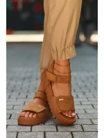 Dámské semišové sandály na platformě Big Star model 21655477 Hnědé - Big Star Shoes