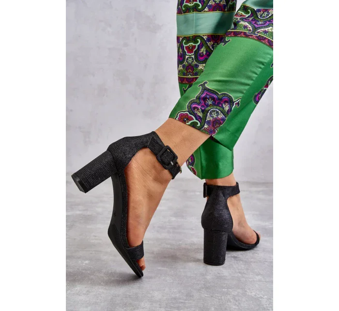 Lesklé sandály na podpatku Černé Maxim Lesklé sandály na podpatku Černé Maxim