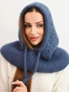 Dámská čepice s kapucí a pleteným vzorem bílá