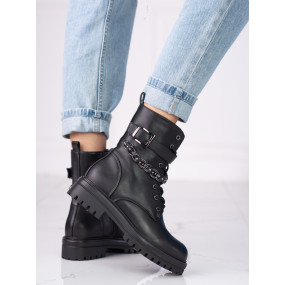Praktické dámské černé  kotníčkové boty na plochém podpatku