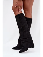 Dámské zateplené kozačky s vyhrnutou špičkou na sloupkovém podpatku Elivira – černé Dámské zateplené kozačky s vyhrnutou špičkou na sloupkovém podpatku Elivira – černé