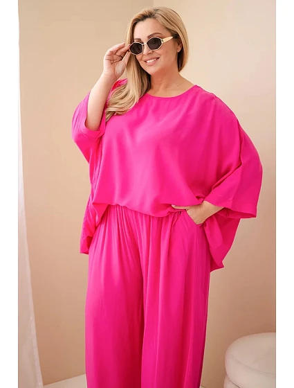 Dámský komplet Plus Size z viskózy se širokými kalhotami a halenkou fuchsiová Dámský komplet Plus Size z viskózy se širokými kalhotami a halenkou fuchsiová