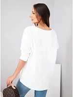 Dámská bavlněná oversized halenka s výstřihem do V a prodlouženým zadním dílem bílá Dámská bavlněná oversized halenka s výstřihem do V a prodlouženým zadním dílem bílá
