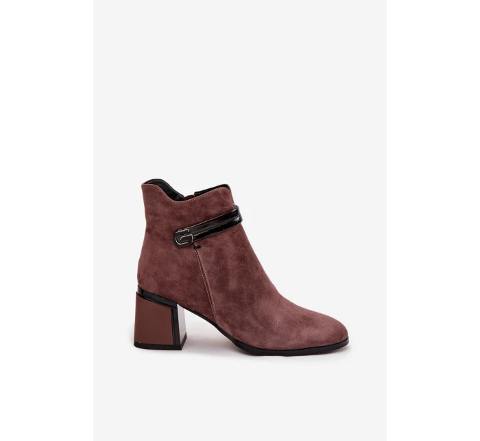 Semišové kožené dámské kotníkové boty na sloupku s ozdobným páskem zateplené D&A CR52-650 Hnědé