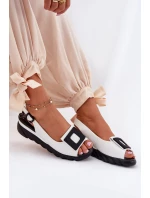 Kožené dámské sandály na klínu s ozdobou Artiker 56C2157 bílé