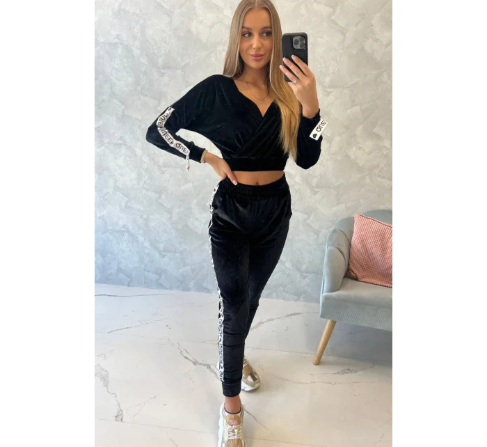 Velurová souprava s nápisem Queen black Velurová souprava s nápisem Queen black