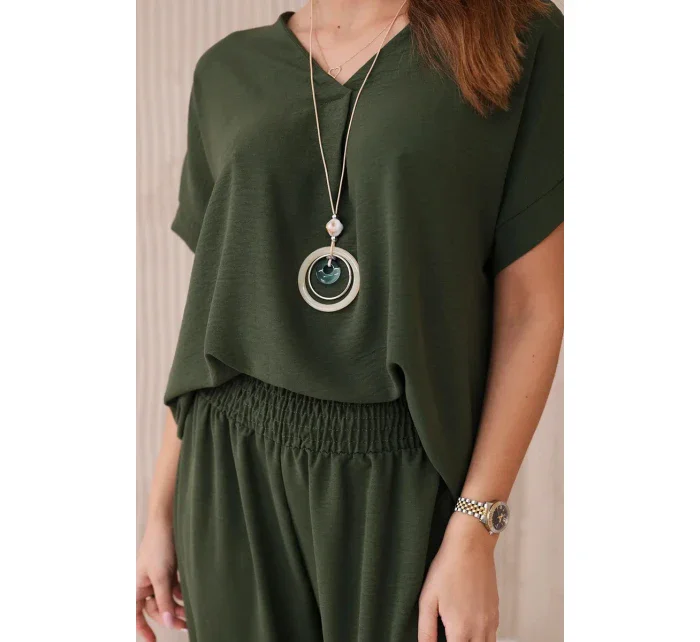 Komplet s náhrdelníkem halenka + kalhoty khaki Komplet s náhrdelníkem halenka + kalhoty khaki