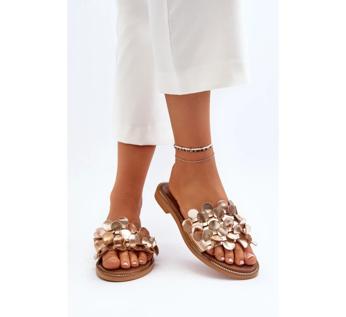 model 21650258 Dámské Kožené Žabky Na Ploché Podrážce Zlaté - Zazoo