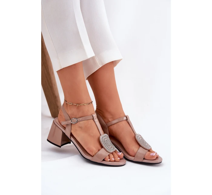 Kožené Lakované Dámské Sandály Na Podpatku S Ozdobou model 21695186 Béžové - VINCEZA Kožené Lakované Dámské Sandály Na Podpatku S Ozdobou model 21695186 Béžové - VINCEZA