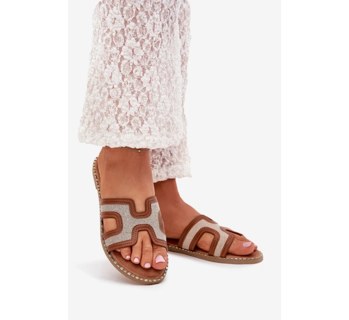 Dámské Pantofle Na Plochém Podpatku Hnědé model 21703833 - Boto Dámské Pantofle Na Plochém Podpatku Hnědé model 21703833 - Boto