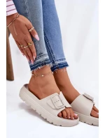 Dámské pěnové pantofle na platformě s přezkou – béžové