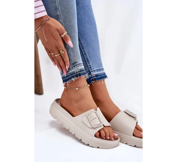 Dámské pěnové pantofle na platformě s přezkou – béžové