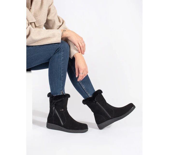 Trendy kotníčkové boty černé dámské na klínku Trendy kotníčkové boty černé dámské na klínku