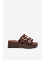 Dámské pantofle na platformě se zlatými sponami čokoládové model 21919104 - Boto