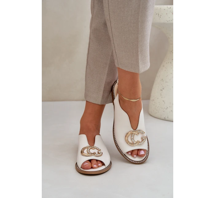 Kožené Sandály Na Plochém Podpatku S Dekorací Světle Béžové model 21685328 - Laura Messi Kožené Sandály Na Plochém Podpatku S Dekorací Světle Béžové model 21685328 - Laura Messi