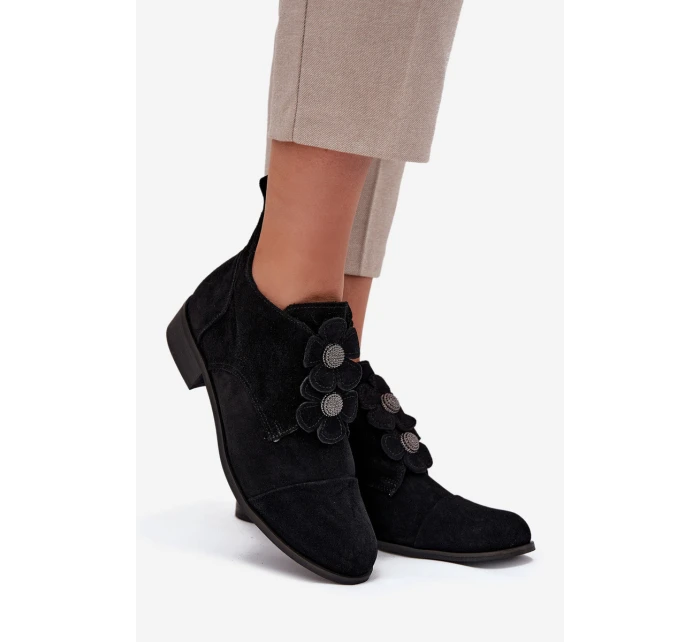 Semišové dámské polobotky s ozdobnými květinami model 21707528 Černé - Zazoo