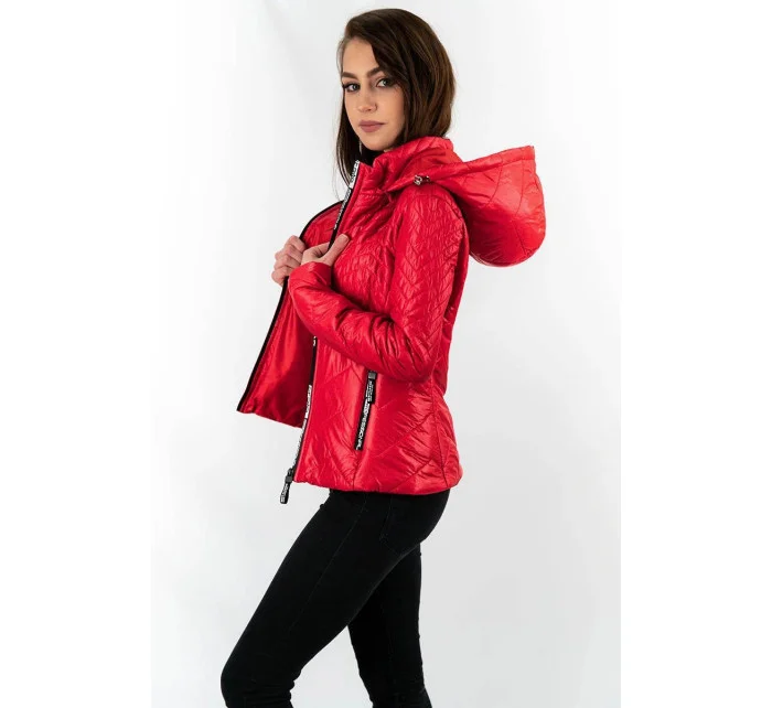 Krátká červená dámská prošívaná bunda s kapucí (B9566) Krátká červená dámská prošívaná bunda s kapucí (B9566)