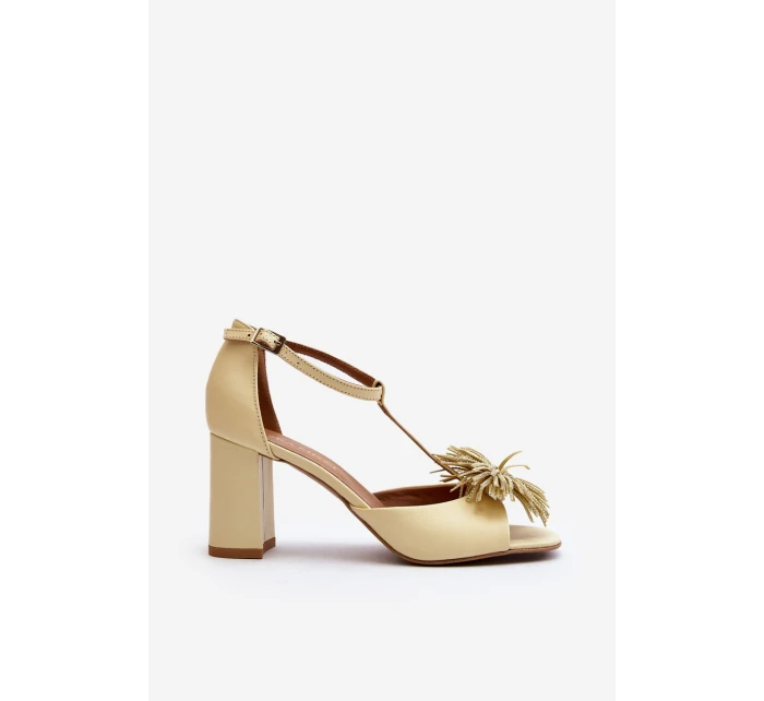 Kožené sandály na podpatku s ozdobou Laura Messi 2758 béžové