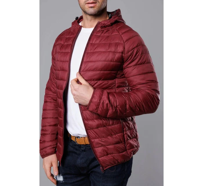 Pánská prošívaná bunda ve vínové bordó barvě s kapucí model 18345044 - J.STYLE Pánská prošívaná bunda ve vínové bordó barvě s kapucí model 18345044 - J.STYLE