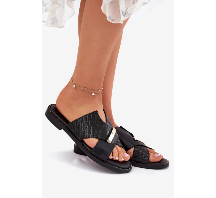 Dámské Pantofle Na Plochém Podpatku S Ozdobným Detalem model 21697192 Černé - VINCEZA Dámské Pantofle Na Plochém Podpatku S Ozdobným Detalem model 21697192 Černé - VINCEZA